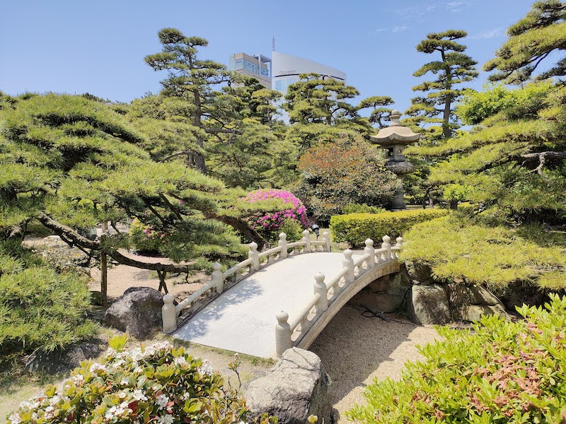 Jardín seco en el jardín del castillo de Takamatsu